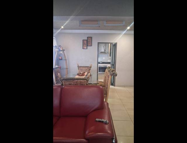 3 BEDROOM HOUSE FOR SALE IN SILUMA VIEW